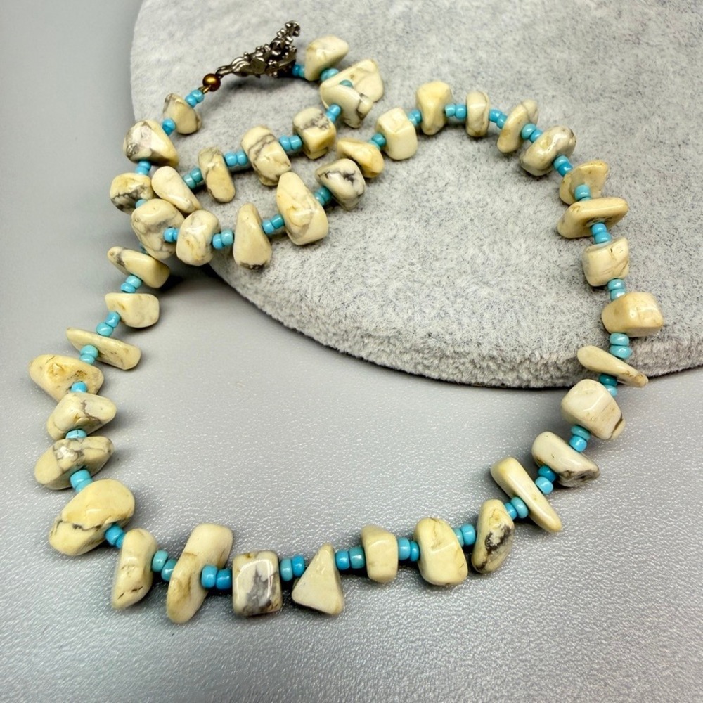 Vintage Cream Howlite‎ and Blue Seed Bead Choker Necklace 13" Southwestern